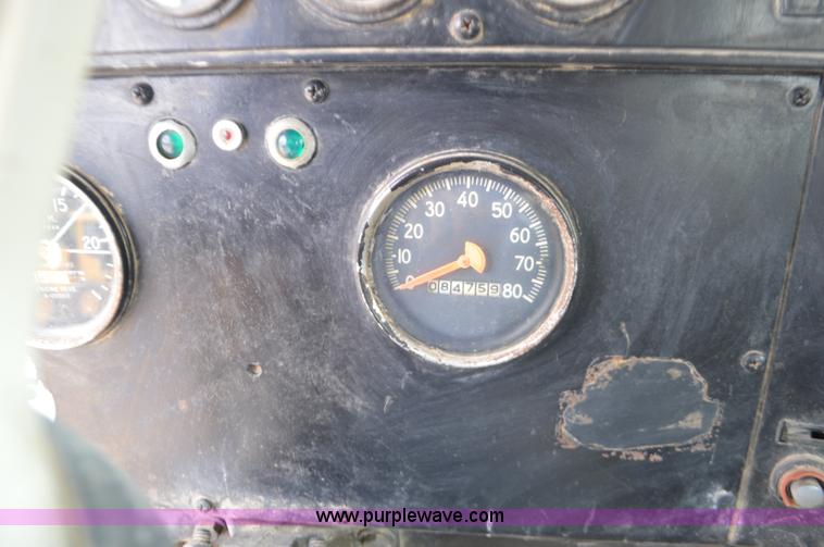 image for item J8699 1976 International Paystar 5000 dump truck