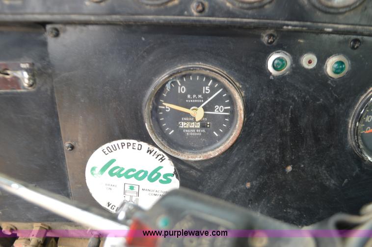 image for item J8699 1976 International Paystar 5000 dump truck