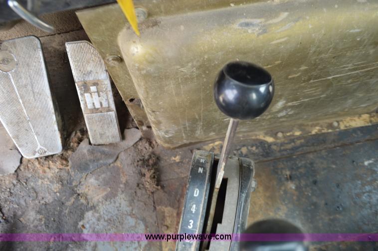 image for item J8699 1976 International Paystar 5000 dump truck