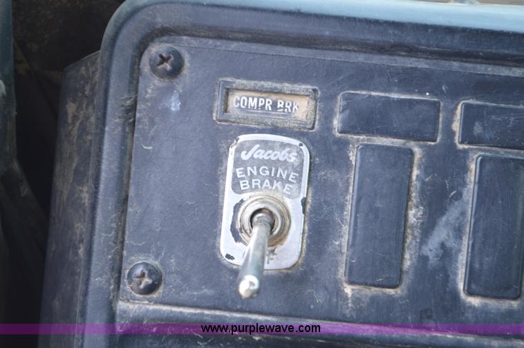 image for item J8699 1976 International Paystar 5000 dump truck