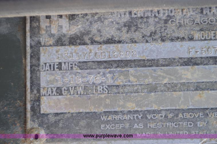 image for item J8699 1976 International Paystar 5000 dump truck