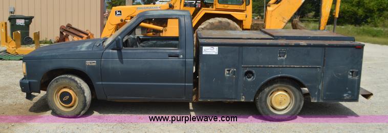 image for item J8701 1986 Chevrolet S10 pickup truck