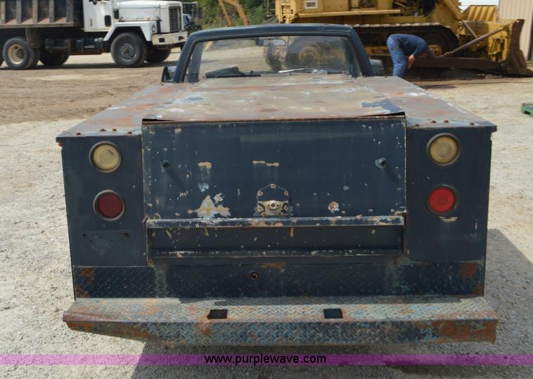 image for item J8701 1986 Chevrolet S10 pickup truck