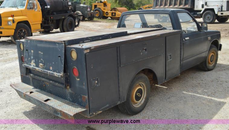 image for item J8701 1986 Chevrolet S10 pickup truck