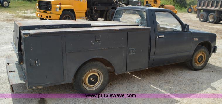 image for item J8701 1986 Chevrolet S10 pickup truck