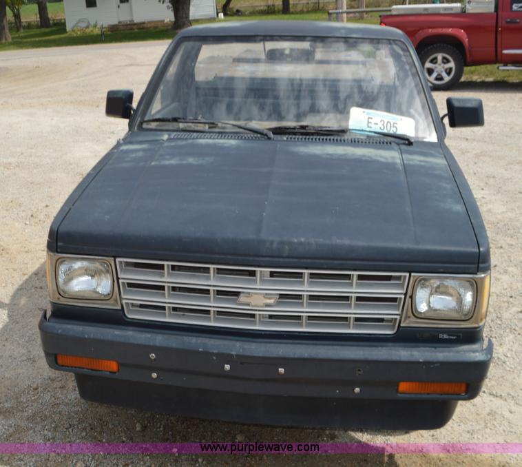 image for item J8701 1986 Chevrolet S10 pickup truck