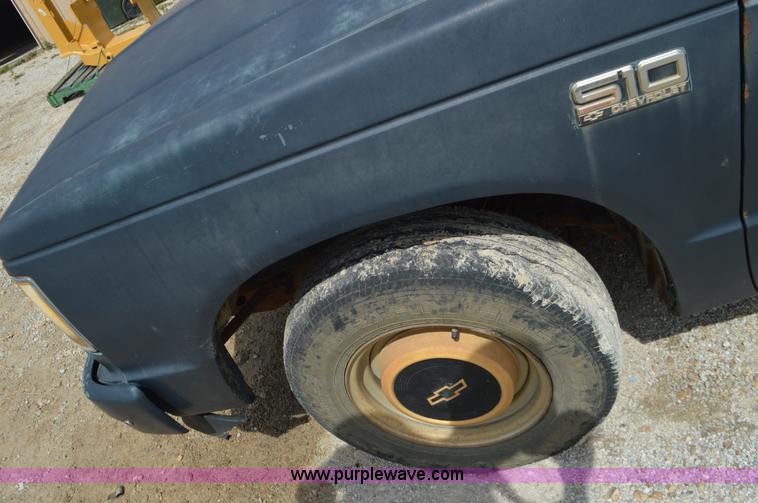 image for item J8701 1986 Chevrolet S10 pickup truck