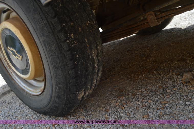 image for item J8701 1986 Chevrolet S10 pickup truck