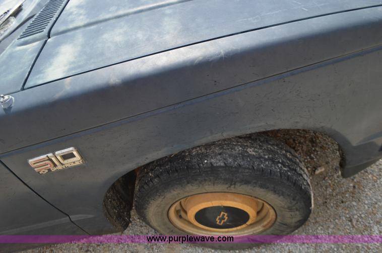 image for item J8701 1986 Chevrolet S10 pickup truck