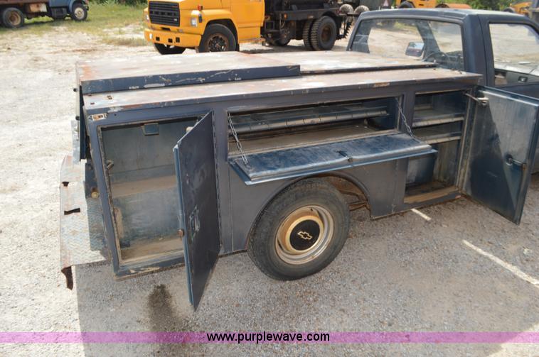 image for item J8701 1986 Chevrolet S10 pickup truck