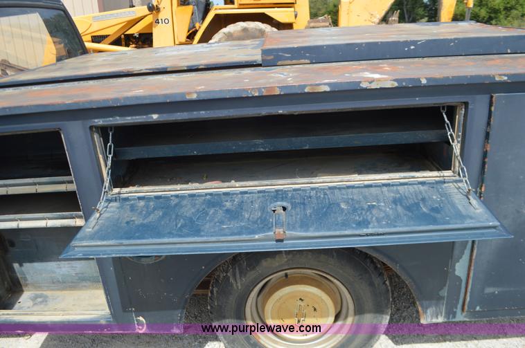 image for item J8701 1986 Chevrolet S10 pickup truck