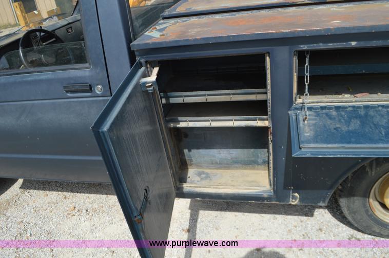 image for item J8701 1986 Chevrolet S10 pickup truck