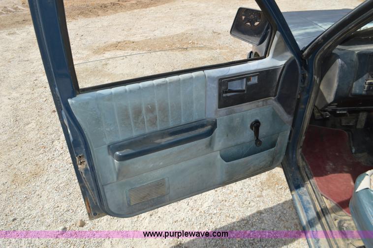 image for item J8701 1986 Chevrolet S10 pickup truck