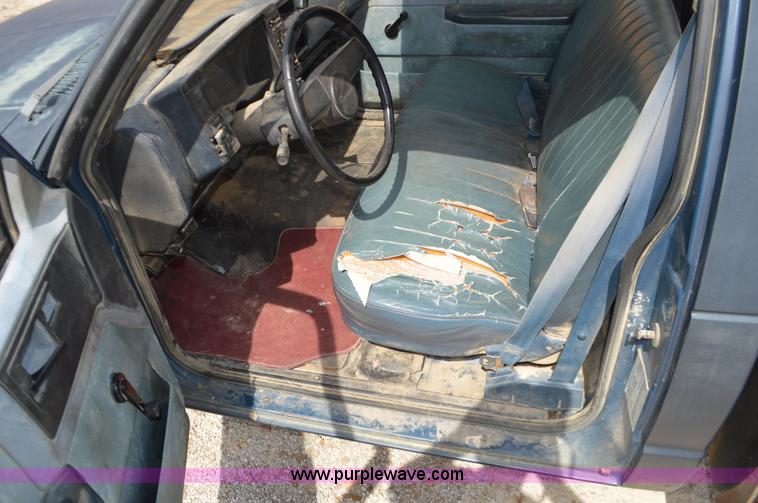 image for item J8701 1986 Chevrolet S10 pickup truck