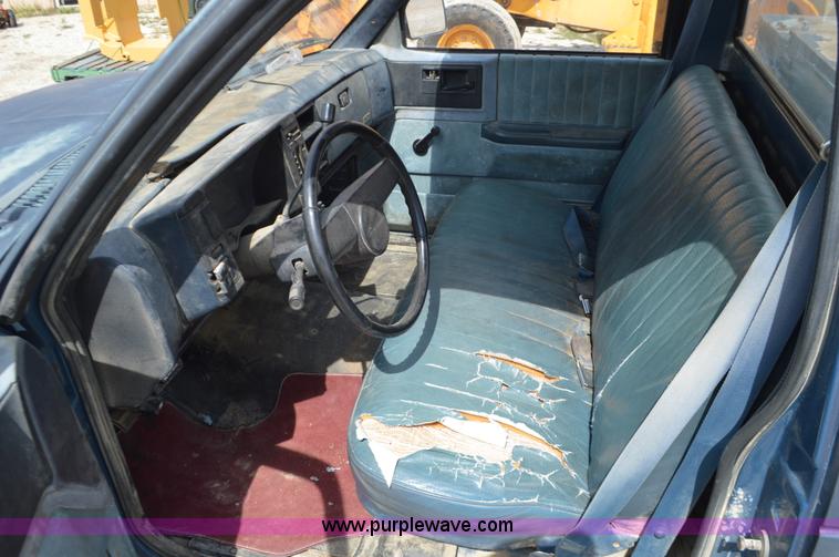 image for item J8701 1986 Chevrolet S10 pickup truck