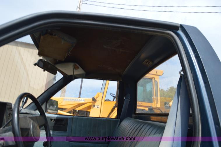 image for item J8701 1986 Chevrolet S10 pickup truck