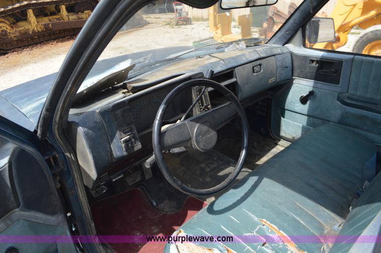 image for item J8701 1986 Chevrolet S10 pickup truck