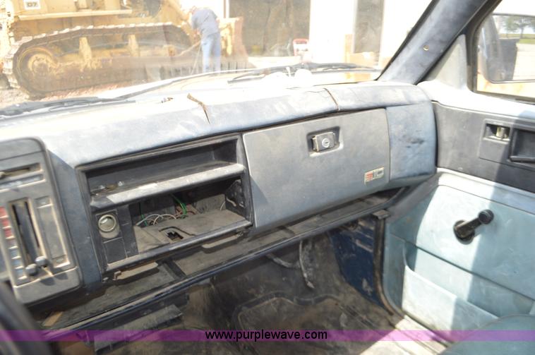 image for item J8701 1986 Chevrolet S10 pickup truck