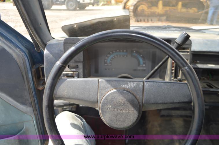 image for item J8701 1986 Chevrolet S10 pickup truck