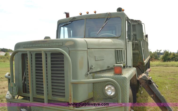 image for item J8702 1976 International Paystar 5000 dump truck
