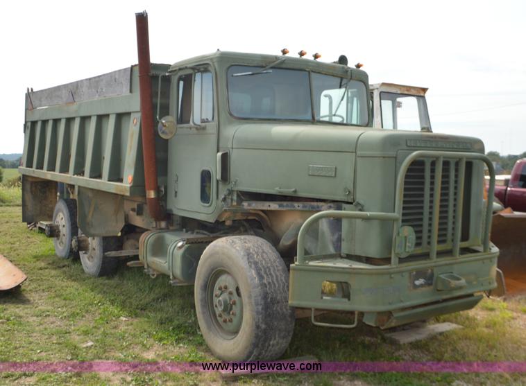 image for item J8702 1976 International Paystar 5000 dump truck