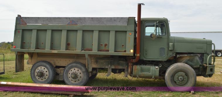 image for item J8702 1976 International Paystar 5000 dump truck