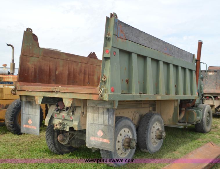 image for item J8702 1976 International Paystar 5000 dump truck