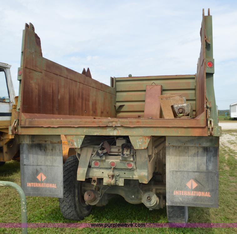 image for item J8702 1976 International Paystar 5000 dump truck