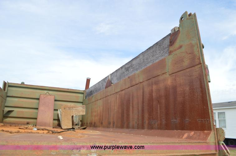 image for item J8702 1976 International Paystar 5000 dump truck