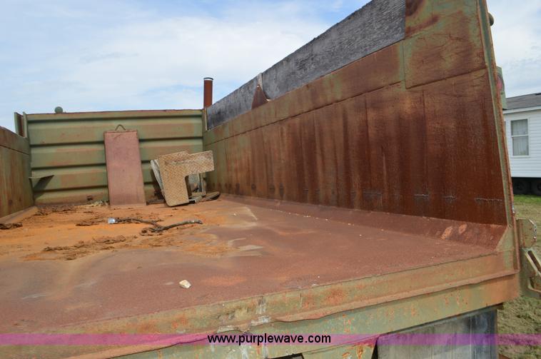 image for item J8702 1976 International Paystar 5000 dump truck