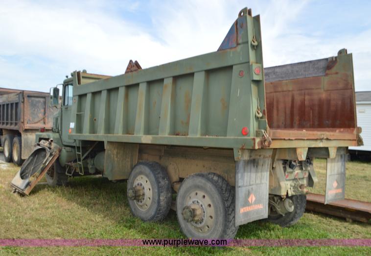 image for item J8702 1976 International Paystar 5000 dump truck