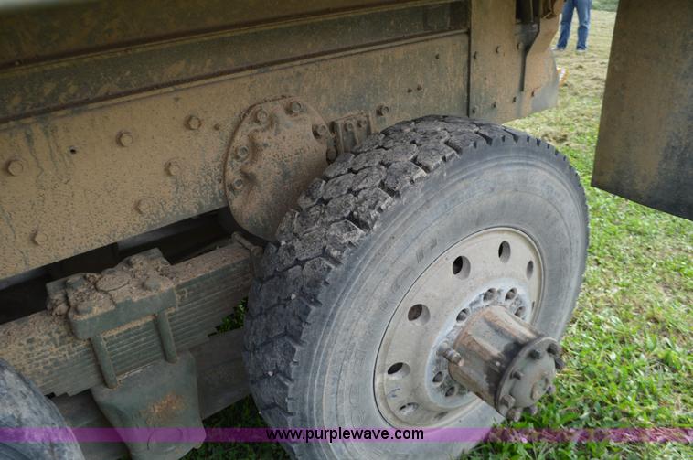 image for item J8702 1976 International Paystar 5000 dump truck