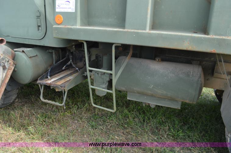 image for item J8702 1976 International Paystar 5000 dump truck