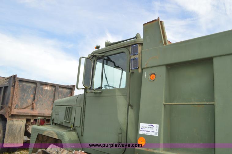 image for item J8702 1976 International Paystar 5000 dump truck
