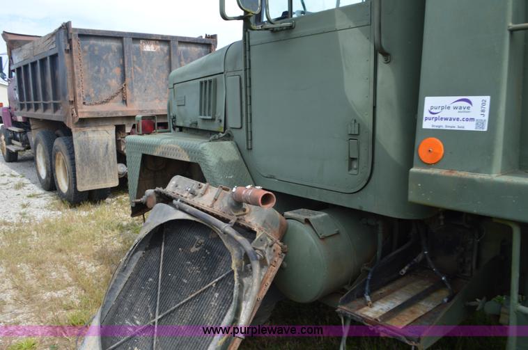 image for item J8702 1976 International Paystar 5000 dump truck