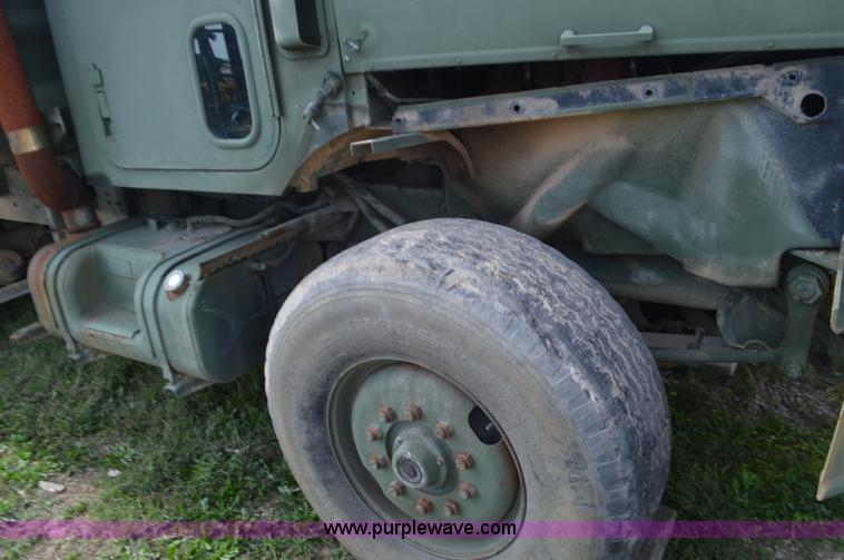 image for item J8702 1976 International Paystar 5000 dump truck