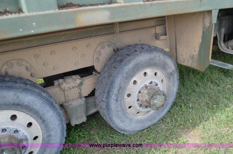 image for item J8702 1976 International Paystar 5000 dump truck