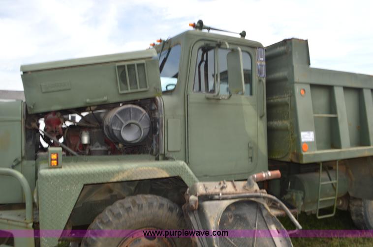 image for item J8702 1976 International Paystar 5000 dump truck