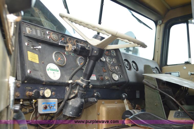 image for item J8702 1976 International Paystar 5000 dump truck