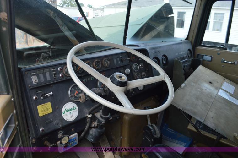 image for item J8702 1976 International Paystar 5000 dump truck