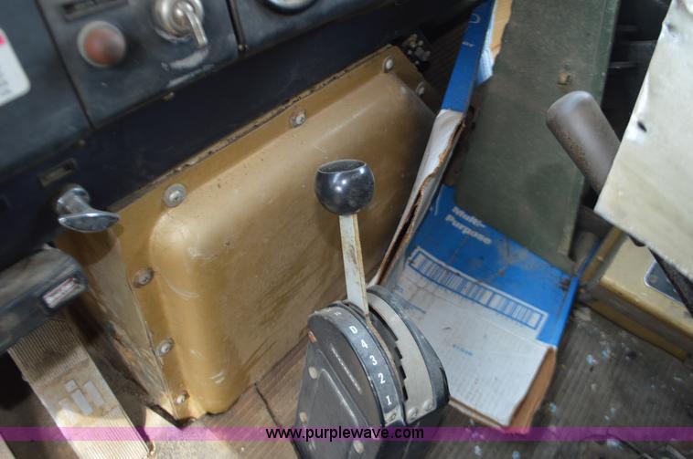 image for item J8702 1976 International Paystar 5000 dump truck