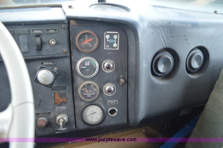 image for item J8702 1976 International Paystar 5000 dump truck