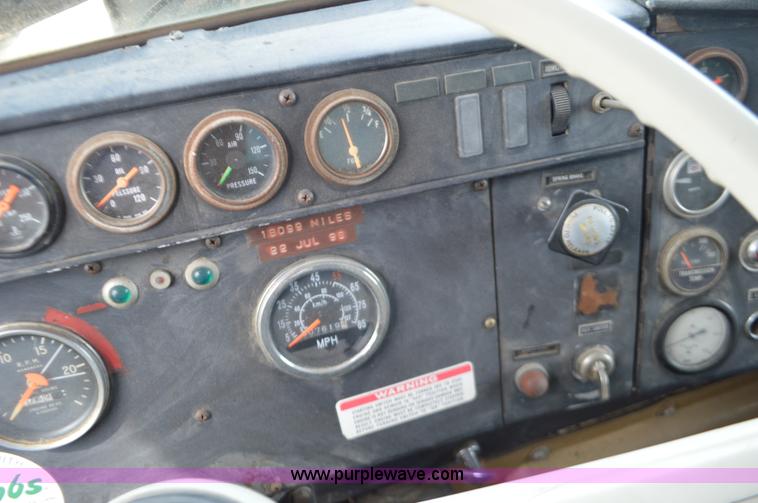 image for item J8702 1976 International Paystar 5000 dump truck