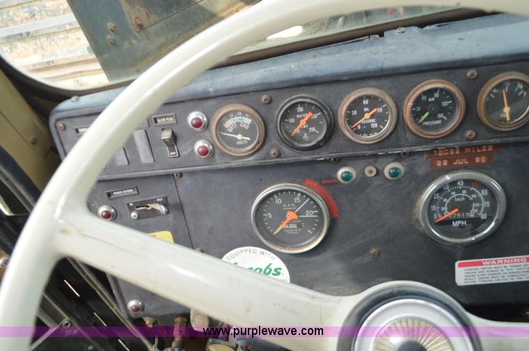 image for item J8702 1976 International Paystar 5000 dump truck