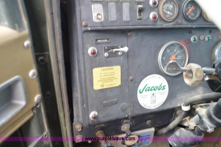 image for item J8702 1976 International Paystar 5000 dump truck