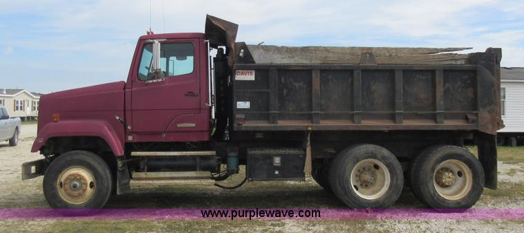 image for item J8704 1990 Freightliner FLC1124T dump truck
