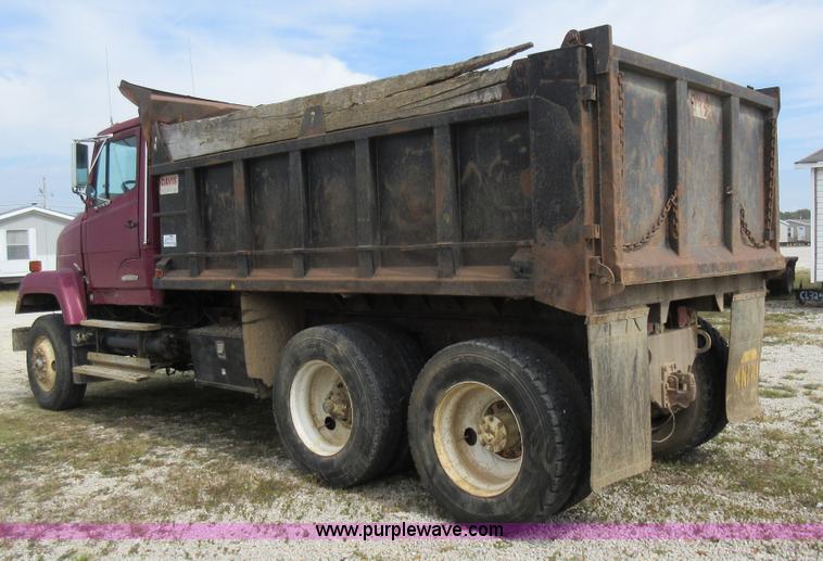 image for item J8704 1990 Freightliner FLC1124T dump truck