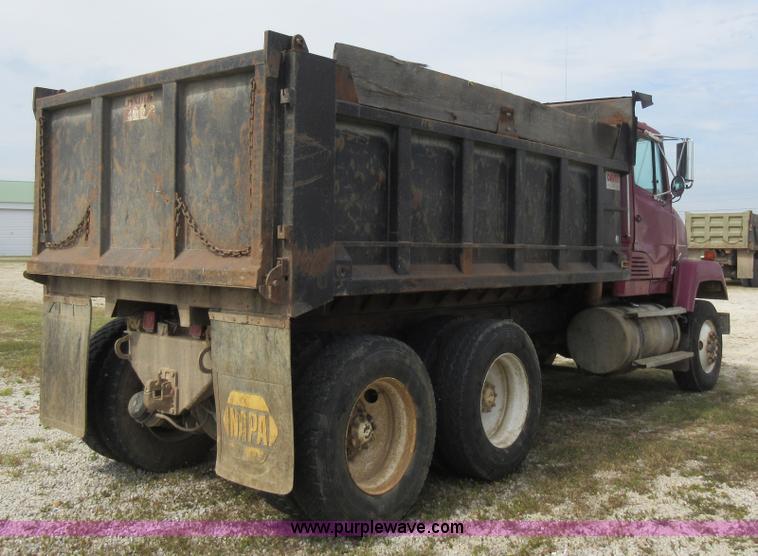 image for item J8704 1990 Freightliner FLC1124T dump truck