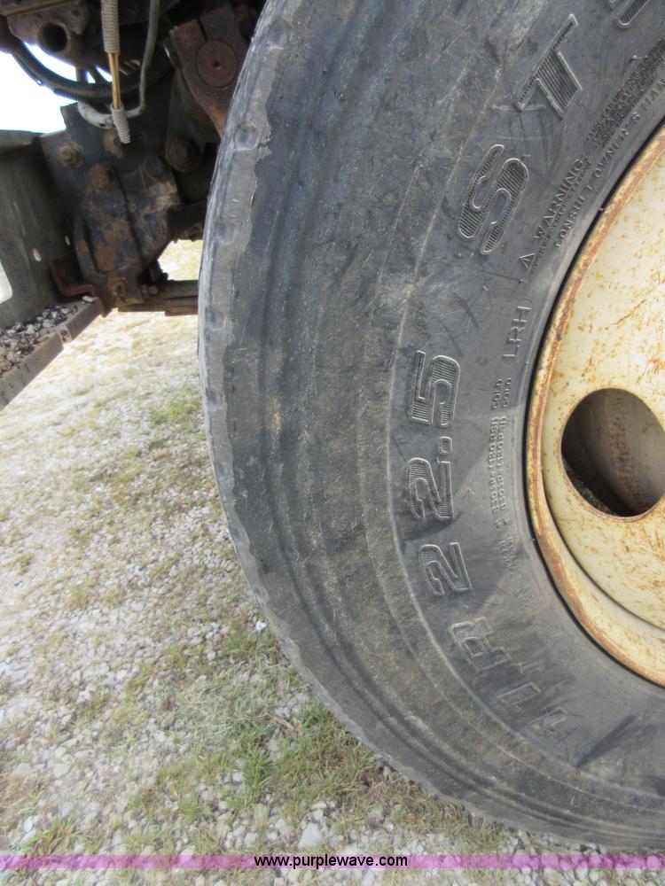 image for item J8704 1990 Freightliner FLC1124T dump truck