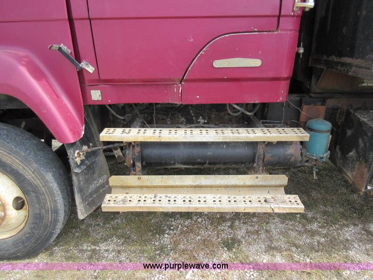image for item J8704 1990 Freightliner FLC1124T dump truck